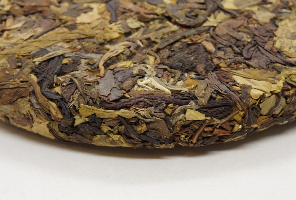 59280 Чай прессованный зеленый Пуэр Шэн "Сэнчжун, Старое Дерево", ци цзы бин 357гр