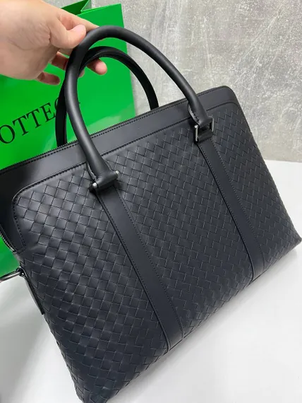 Кожаный портфель Bottega Veneta Intrecciato 38 с плечевым ремнем