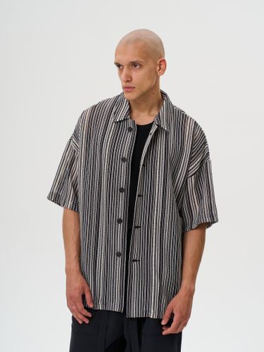 Вязаная серая рубашка с коротким рукавом