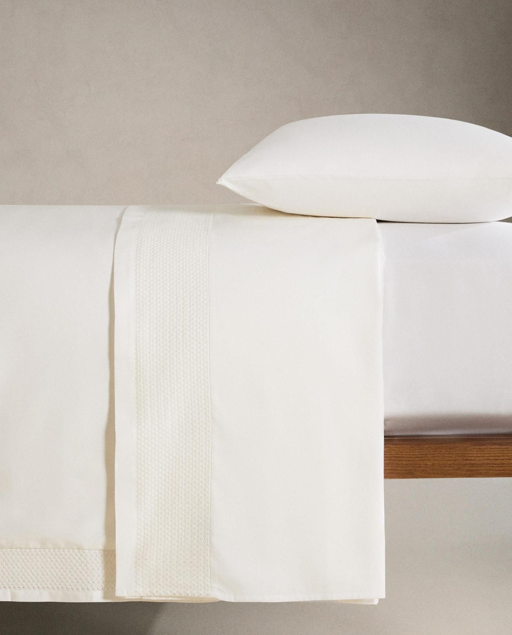 Zara Home - Атласная простыня с вязаной каймой, белый, 160x280 см