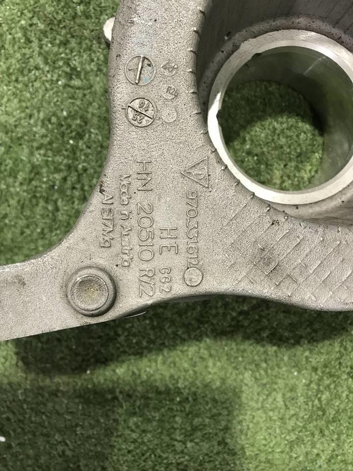 Кулак задний правый Porsche Panamera 1 970 (2013-2016)