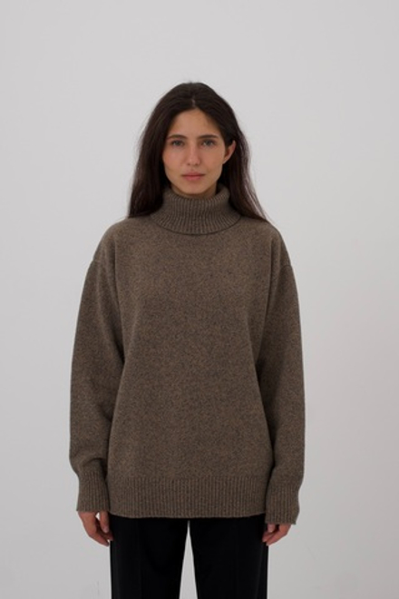 Джемпер Ann из кардной шерсти ягнёнка 100% с высоким воротом