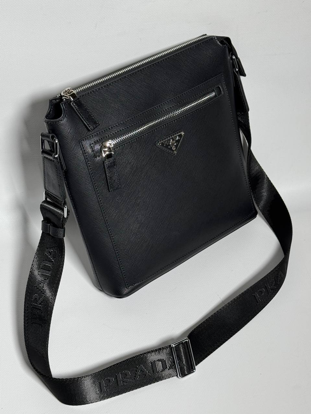 Сумка-мессенджер Prada