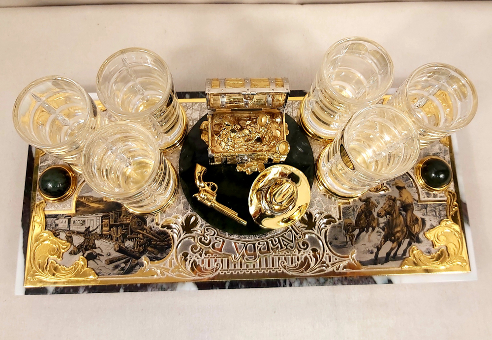 Подарочный набор стопок "Ковбой. За удачу!" на мраморе с чернением