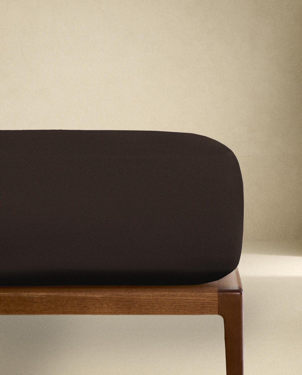 Zara Home - Атласная простыня с эластичной лентой, высота 30 см (вес 300 нитей), коричневый, 180х200х30 см