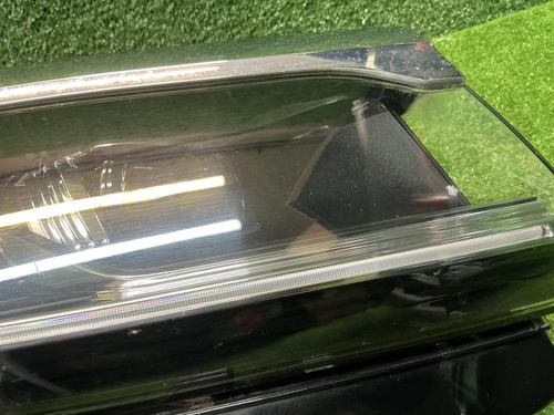 Фара правая VW Touareg 3 (2018-2023) LED