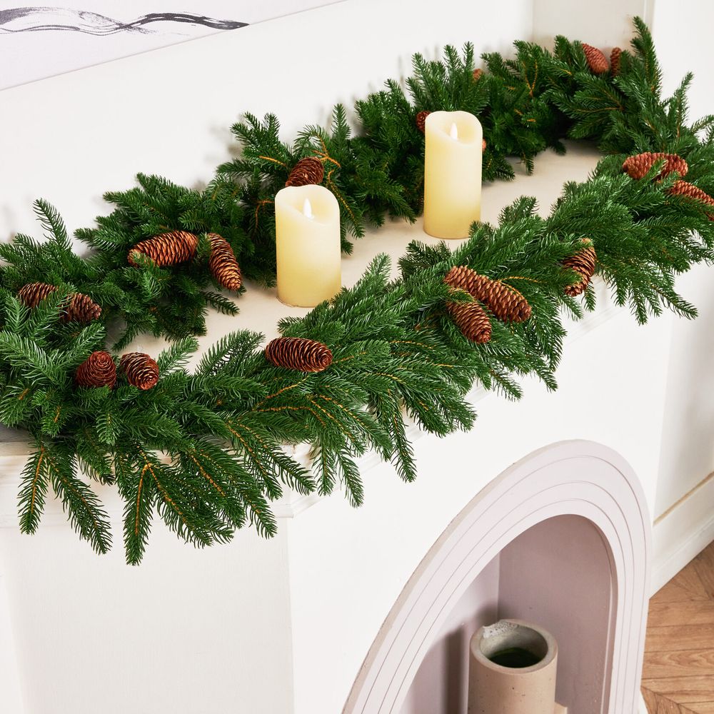 Хвойная гирлянда с шишками "Pine" литая хвоя