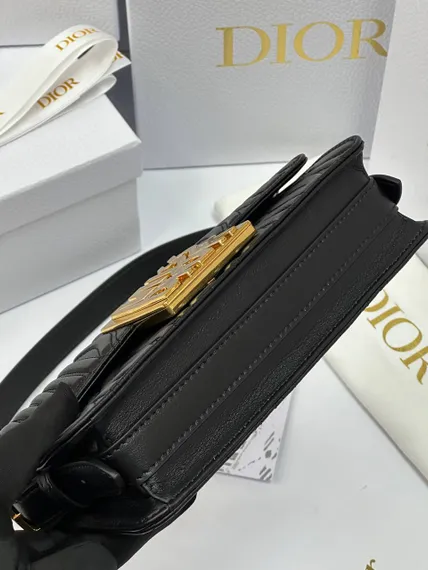 Сумка с клапаном Miss Dior черный