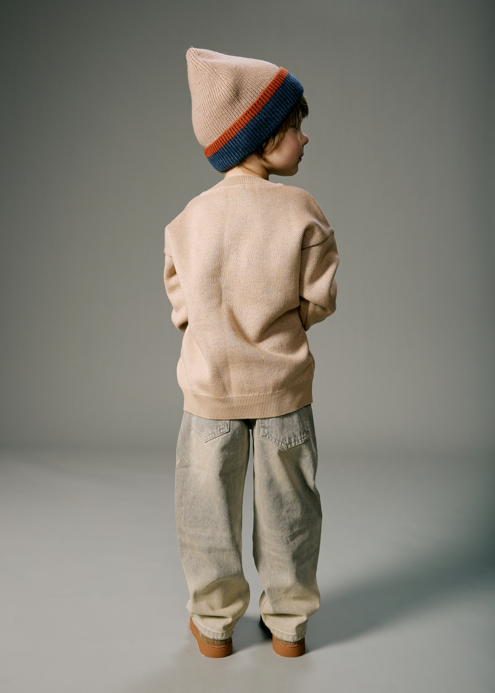 Шапка вязаная с отворотом (теплый беж + джинс)