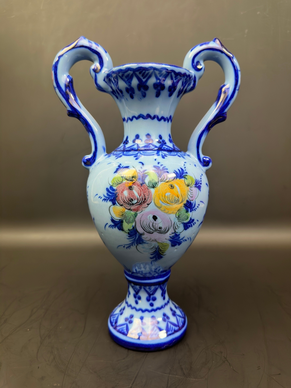 Португальская ваза с ручками
