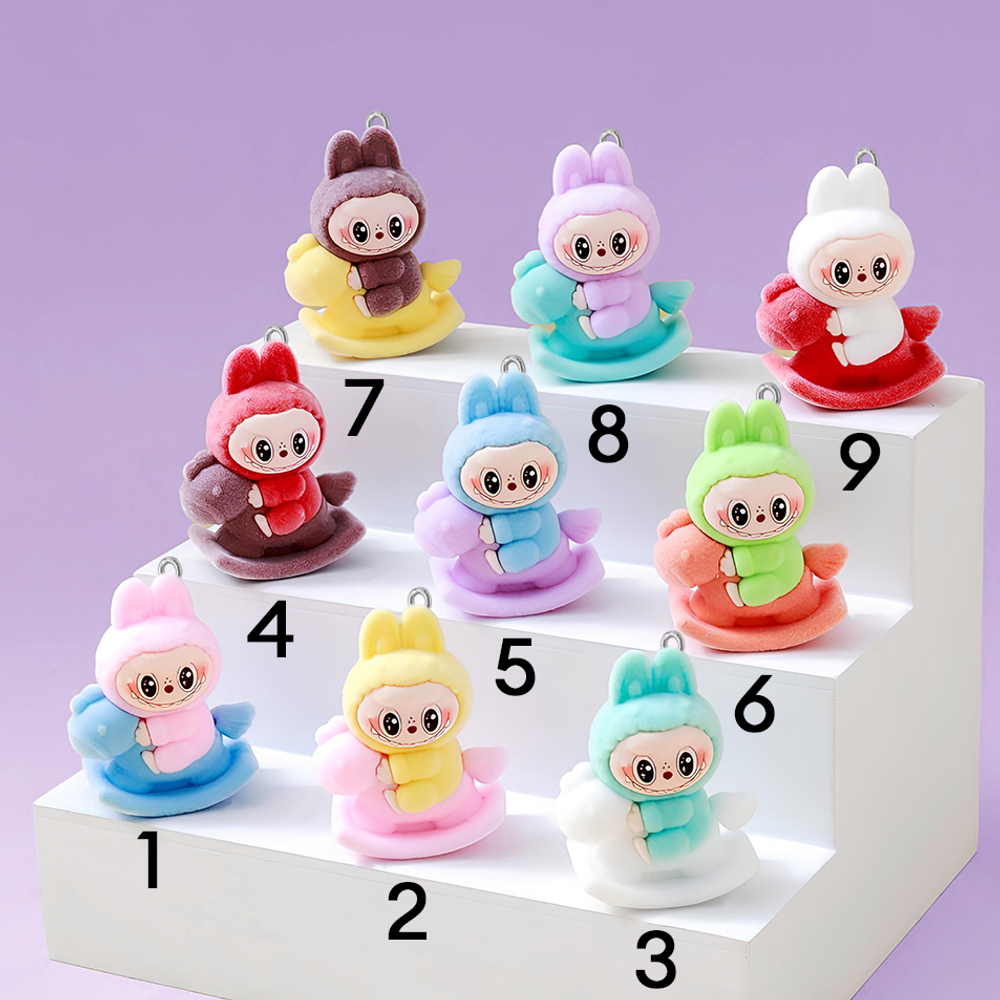 Подвеска Лабубу на лошадке, пин на правом ушке, флокированный пластик