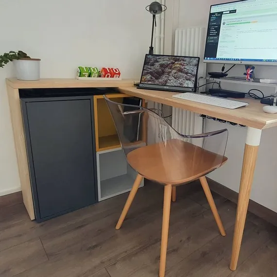 Стул Bjorg Arms с прозрачной спинкой