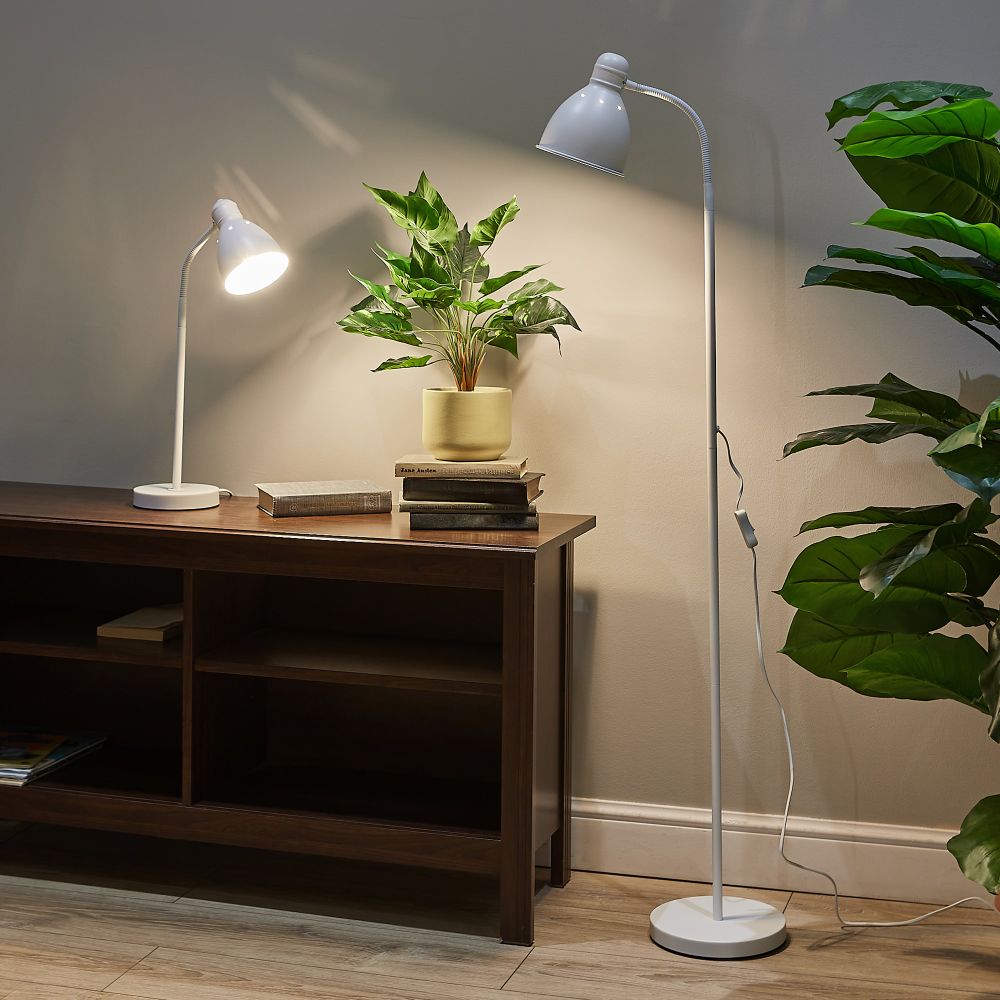 UML-T701 E27 WHITE Торшер напольный под лампу Е27. 60W. с регулировкой наклона. Механический выключатель. Белый. ТМ Uniel