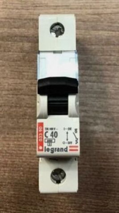 Legrand DX CT Автоматический выключатель 1P 40A (C) 6kA 03390