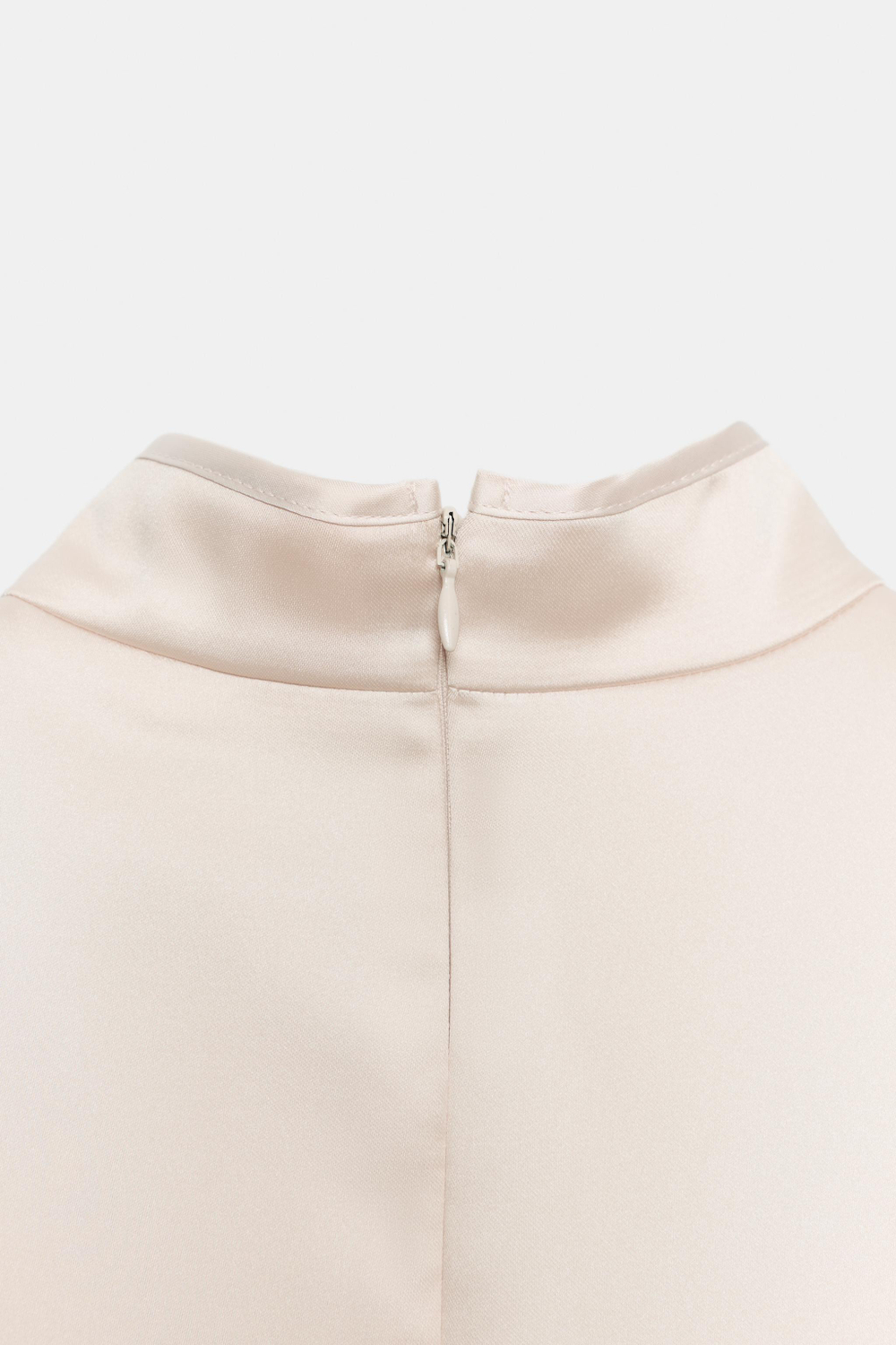 ZARA АТЛАСНОЕ МИНИ-ПЛАТЬЕ С РАЗРЕЗОМ, КОСТЯНОЙ