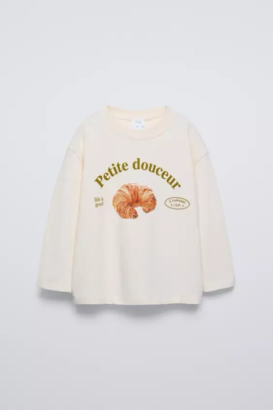 ZARA ФУТБОЛКА С ПРИНТОМ, ЭКРЮ