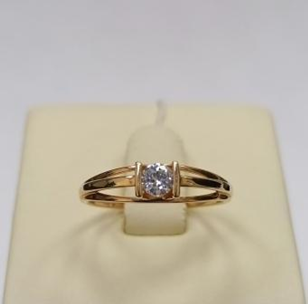 Кольцо из золота с фианитами