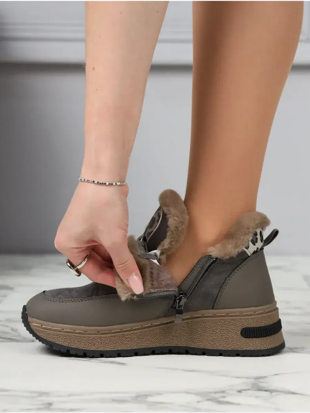 Кроссовки зимние