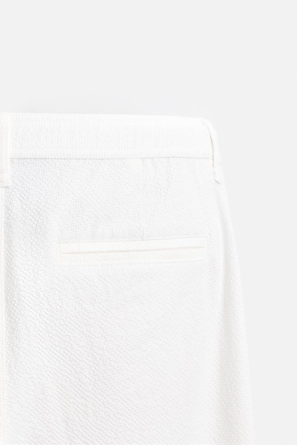 ZARA БРЮКИ ИЗ РЕЛЬЕФНОЙ ТКАНИ С ЗАЩИПАМИ, БЕЛЫЙ