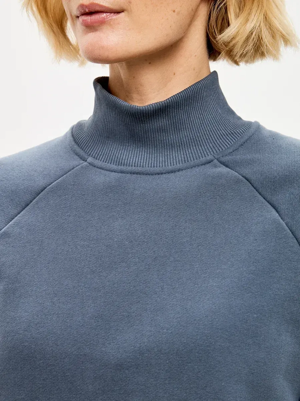 Свитер теплый с воротником свитшот серый