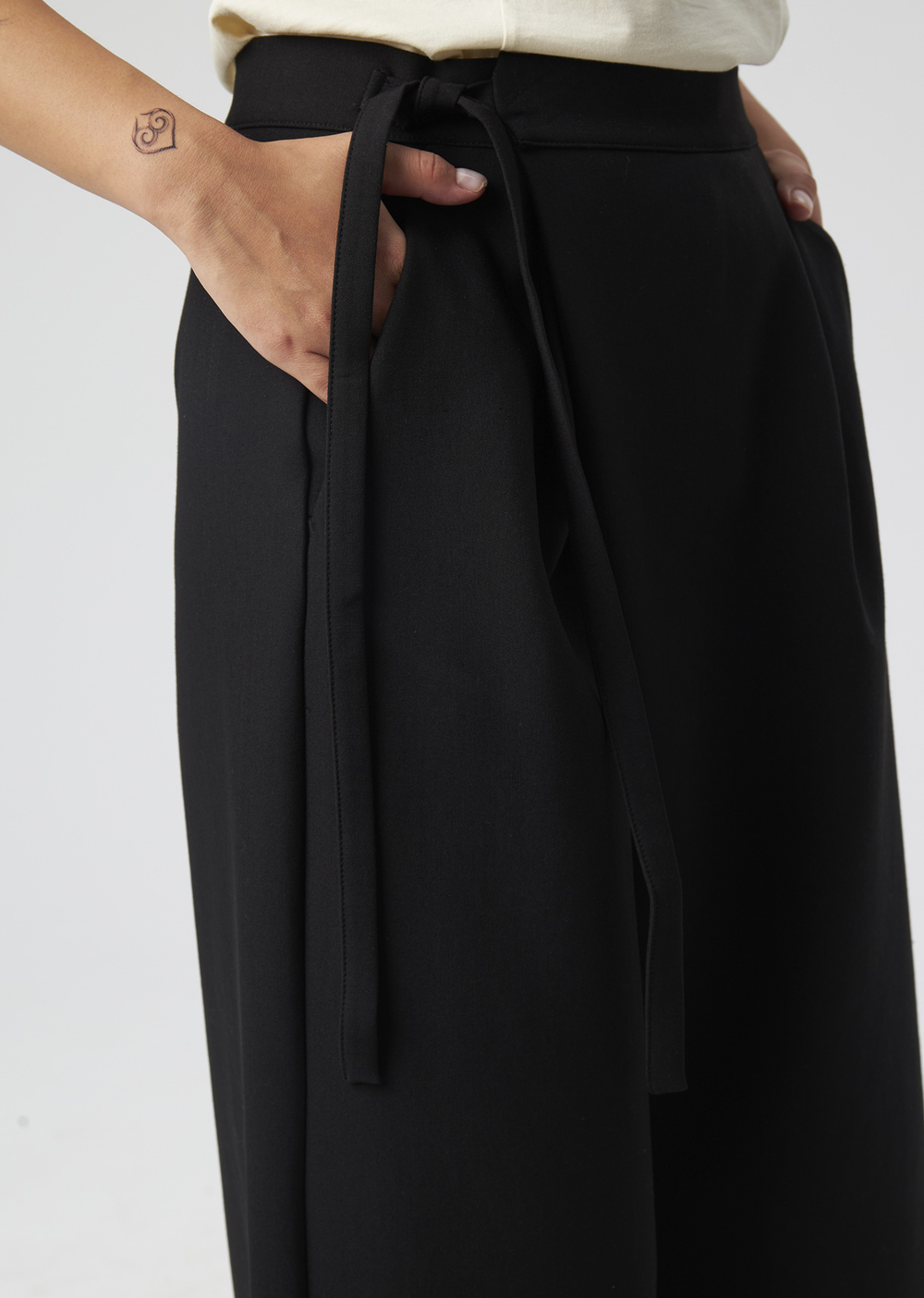 BUTTON-FRONT TROUSERS | S | BLACK