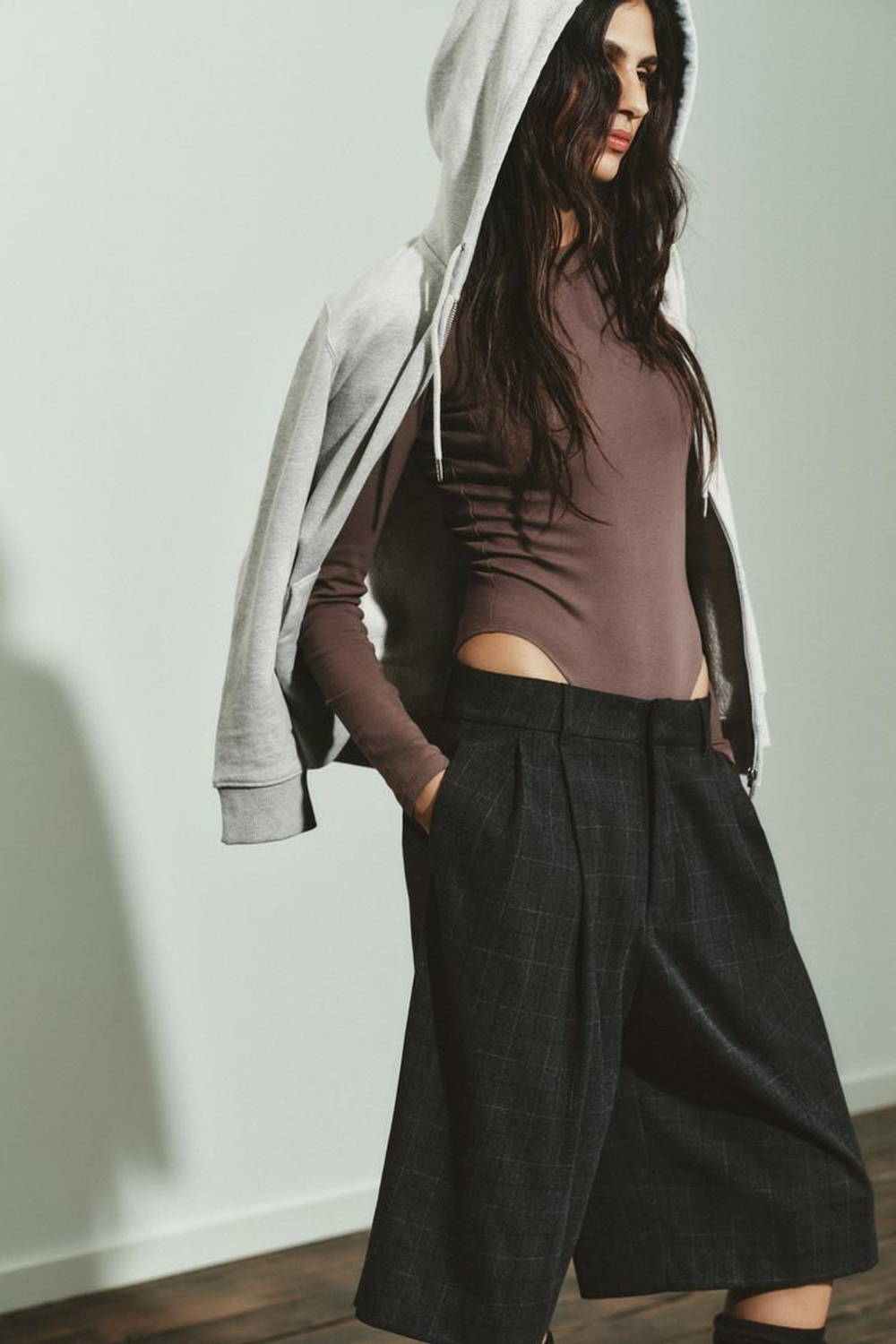 ZARA БОДИ ИЗ ХЛОПКА И МОДАЛА, СЕРО-КОРИЧНЕВЫЙ