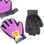 Расческа - перчатка для собак и кошек «ЛАПКИ и ЦАРАПКИ», на липучке, цвет фиолетовый, 23см (подвес)