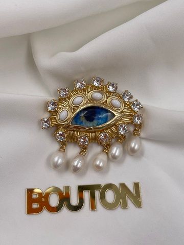 Брошь Скиапар. золотистое в форме голубого глаза с жемчугами и стразами