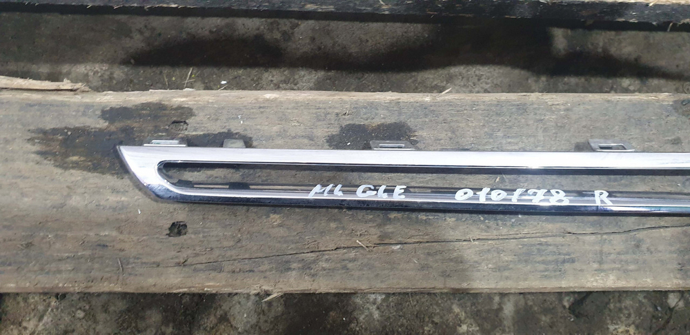 Молдинг решетки радиатора Mercedes GLE (C292) 15-19 Б/У Оригинал A2928880285