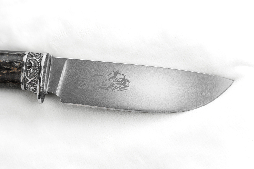 Охотничий нож Theseus M390 Satin темная рукоять