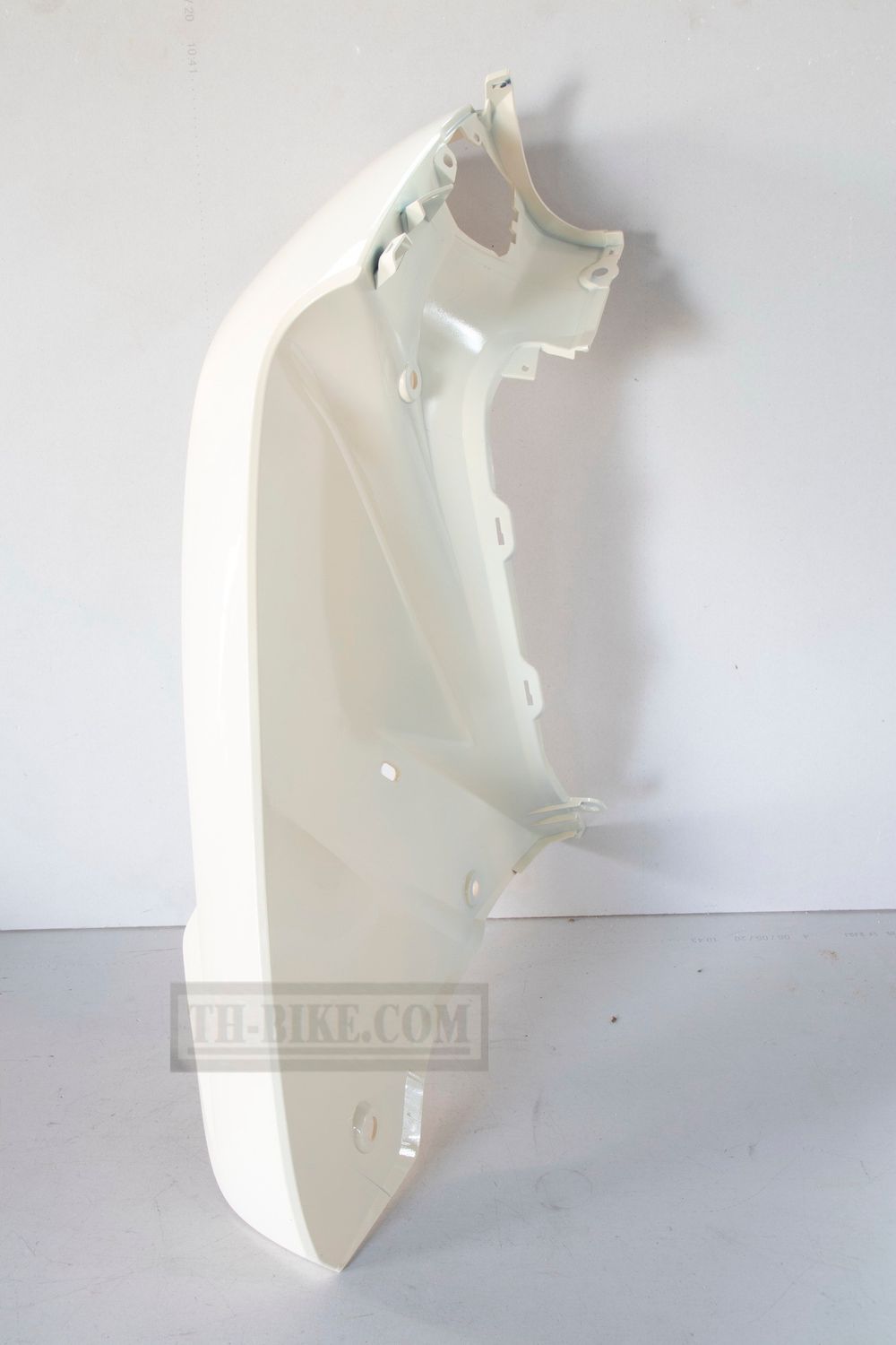 81131-KZV-T00ZH. SHIELD, R. LEG. Honda SUPER CUB110 Dream110 NBC110 (JA10-100xxxx)