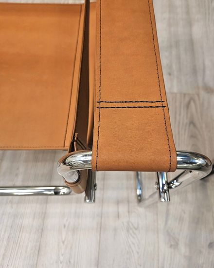 Кресло Wassily металл и коричнева кожа