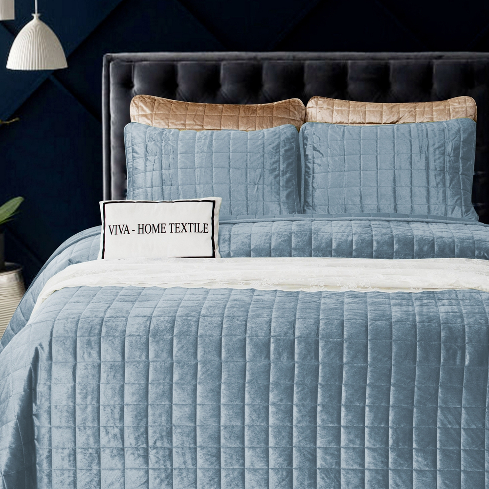 Велюровое покрывало в клетку и две наволочки OVL019