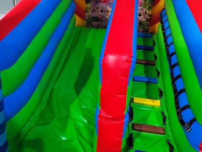 Коммерческий надувной батут «Звериный мир» с горкой и аркой, 6*5*4.2 м.