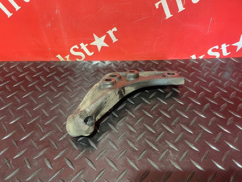 Кронштейн бампера правый