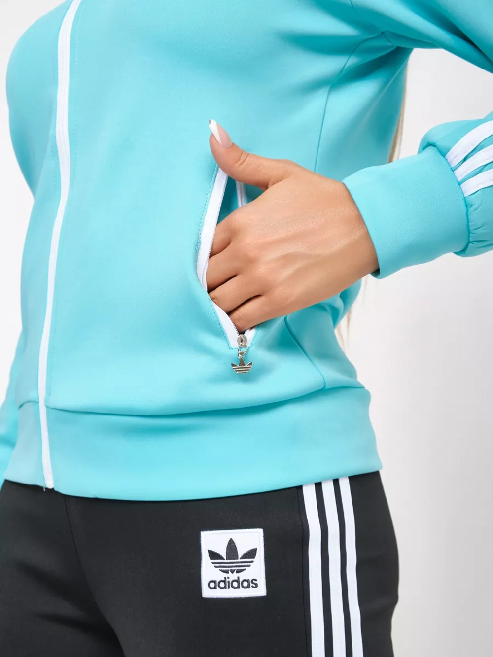 костюм спортивный на молнии Adidas с брюками и толстовка