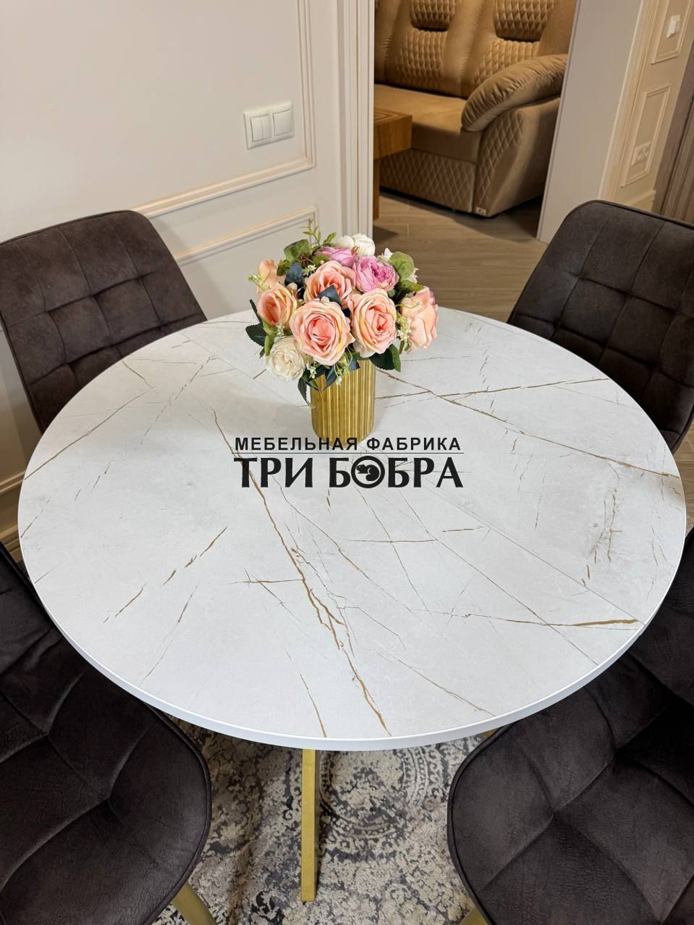 Круглый раздвижной стол "Лофт", белый каспий и стулья "Бостон" коричневый