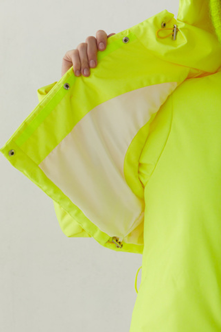 Утепленное пальто из мембраны лимонного цвета с жилетом