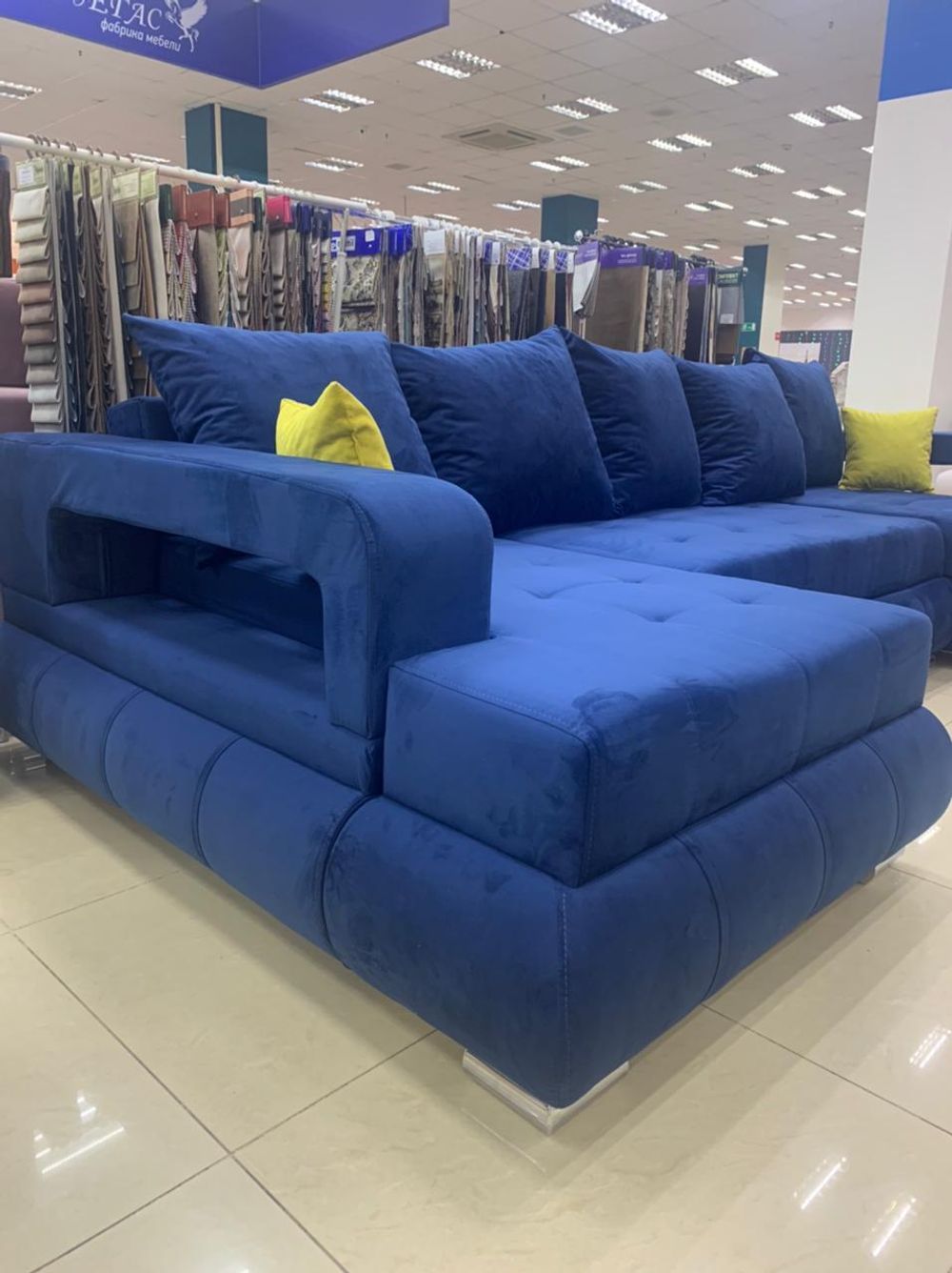 Диван п-образный "Ювента" (Велютто-26/маленькие подушки Велютто-28, 1 категория), Магнат