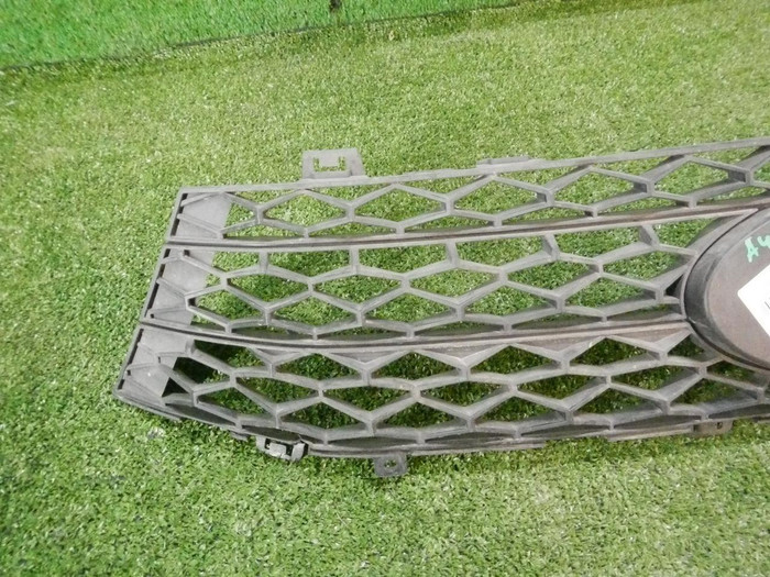 Решетка радиатора Lada Vesta (2015-н.в.)