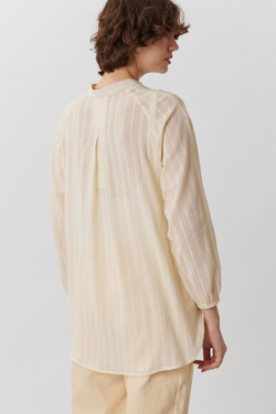 Рубашка покроя реглан из молочного шитья