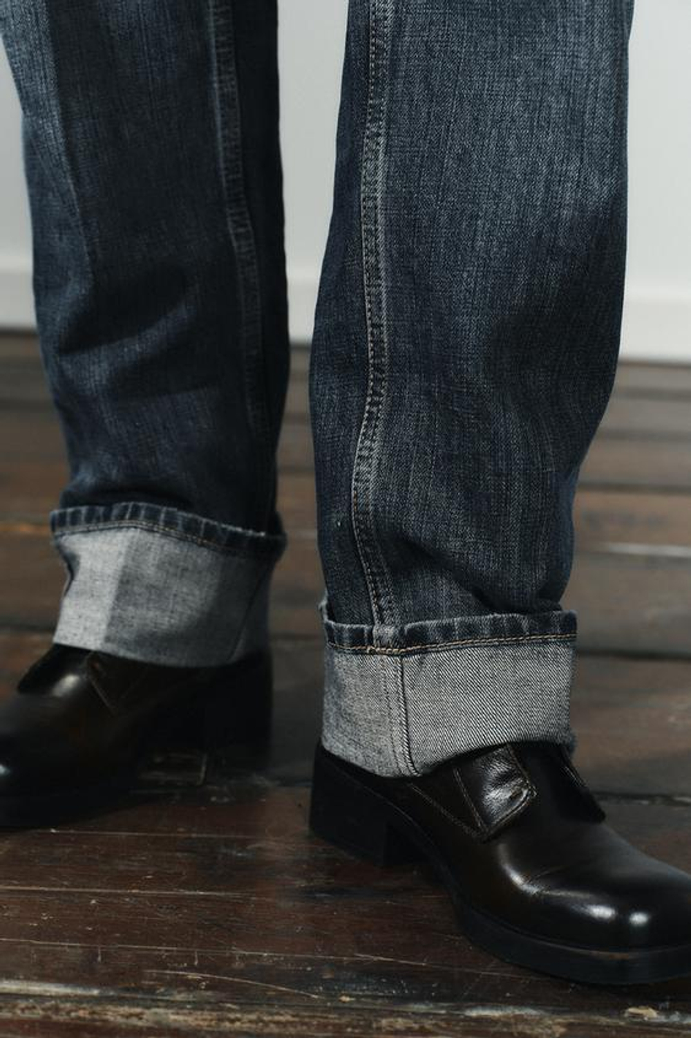 ZARA ПРЯМЫЕ ДЖИНСЫ FOLDED СО СРЕДНЕЙ ПОСАДКОЙ, МОРСКОЙ СИНИЙ