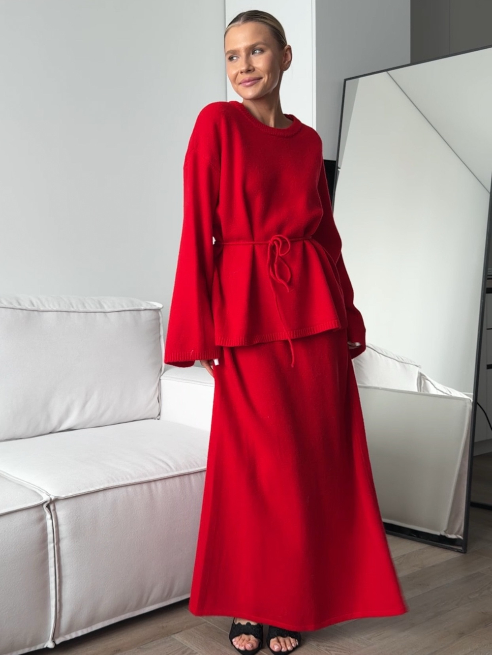 Комплект вязаный, свитер с завязкой и юбка