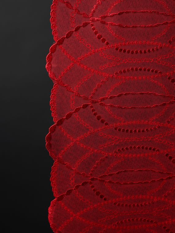 05-173 Вышивка на неэл. сетке 23 см, красный 100