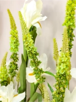 Напольная композиция из искусственных растений и цветов