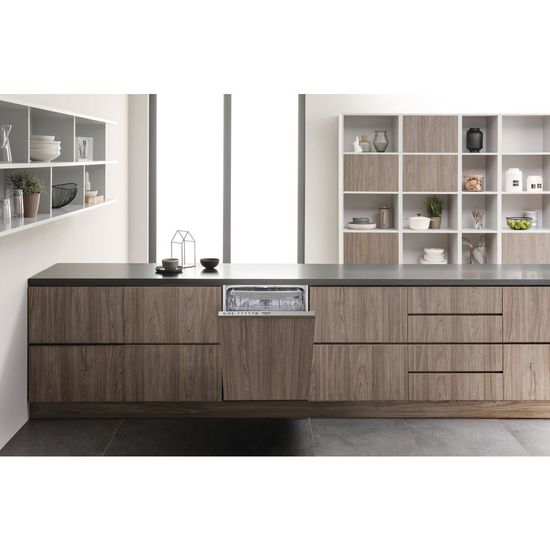 Встраиваемая посудомоечная машина Hotpoint-Ariston HSIC 2B27 FE