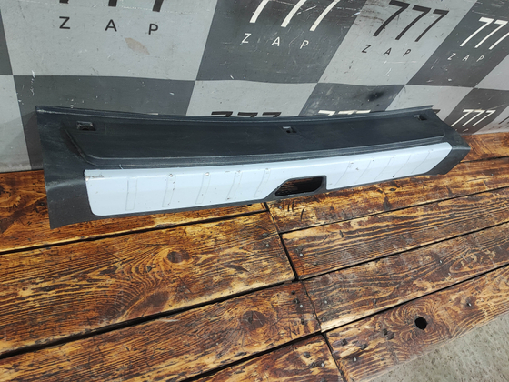 Кожух замка багажника Geely Tugella 19-нв Б/У Оригинал 6059057700