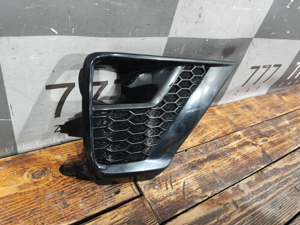 Накладка ПТФ передняя правая Toyota Land Cruiser Prado 150 20-нв Б/У Оригинал 52030WQ010