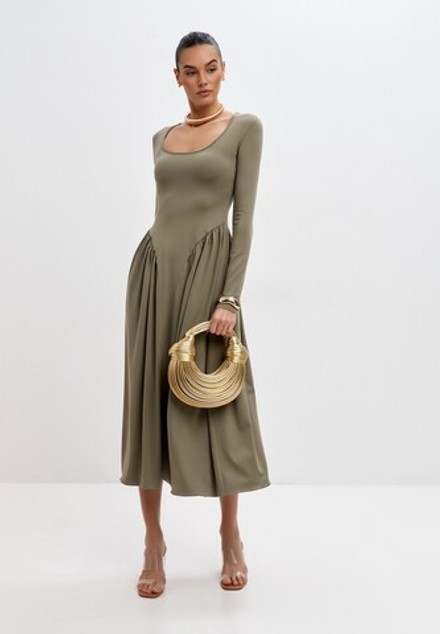 Платье с рукавами и драпировкой