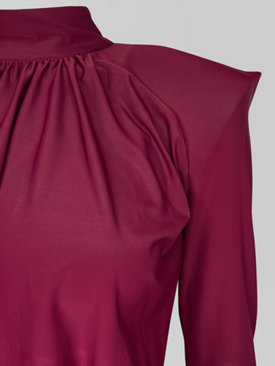 Платье Agdali Brand 1045 однотонное с драпировкой и объемными плечами